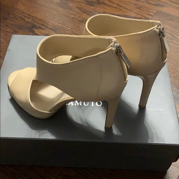 Leather Vince Camuto heeled sandals - Picture 1 of 5